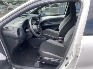 Toyota Aygo X 1.0 VVT-i MT 72pk S-CVT / 15