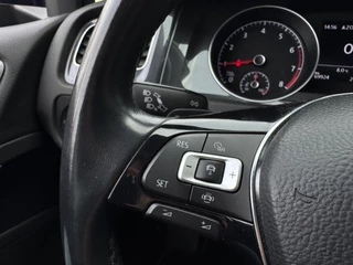 Volkswagen Golf TSI * Panoramadak * Camera * Navigatie * Massage Stoel / 25