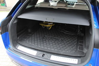 Land Rover Range Rover Velar 2.0 P400e R-Dynamic  | SVO Uniek! | Panoramadak | Head-Up | Black Pack | Meridian / 56