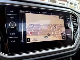 Volkswagen T-Roc 1.5 TSI Style Business  Panoramadak, Stoelverwarming, App Connect / 8