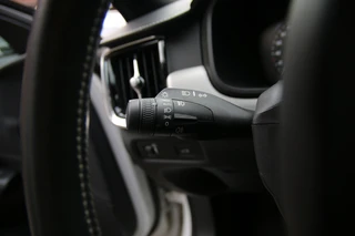 Volvo V90 2.0 T4 R Design Pano | Trekhaak | Apple carplay | Pilot assist | / 23