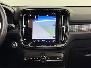 Volvo XC40 1.5 T3 R-Design | Pano | Winterpakket | Elektr voorstoelen+memory | Camera | Carplay / 24