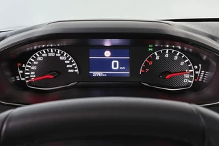 Peugeot 208 1.2 PureTech 75 Style / 10