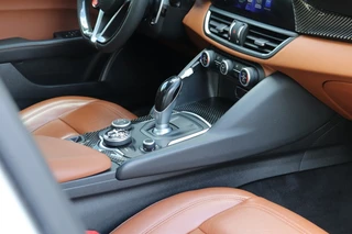 Alfa Romeo Giulia 2.0T SUPER AUT ORIG.NL/A.CarPlay/Ad.Cruise/Stuur&Stoelverw./18inch 114dkm! / 34
