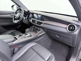 Alfa Romeo Stelvio 2.2 JTD AWD Veloce Automaat | VAN: € 34.900- VOOR: € 32.877,- UW HERFSTVOORDEEL: € 2.023,- | CAMERA| STOEL + STUURVERWARMING + MEMORY| KEY LESS ENTRY | LEDER | ADAPT. CRUISE CONTROL | 12 MND BOVAG GARANTIE / 45