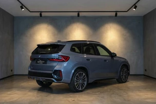 BMW X1 xDrive23i M Sport 218PK Panorama | Leder | Harman | HUD | 360° Camera | 20" LM / 5
