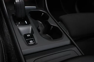 Volvo XC40 2.0 T4 | PANORAMADAK | BLIS | DAB | APPLE | ON CALL | 20" / 38