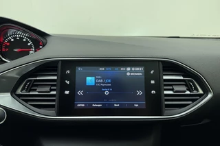 Peugeot 308 SW 1.2 PureTech Blue Lease Premium 130pk | Navigatie | Panoramadak | Climate Control | Trekhaak | Camera | Cruise Control | Parkeersensoren | Apple Carplay - Android Auto / 24