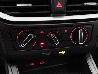 SEAT Ibiza 1.0 EcoTSi Style | Cruise Control | Airco | Parkeersensoren | CarPlay | 15 Inch | 29.984 Km !! / 17