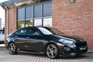 BMW 2 Serie Gran Coupé 218i M-Sport  Shadowline Trekhaak 18inch Live-cockpit Sfeerverlichting / 6