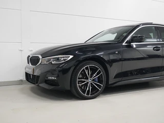 BMW 3 Serie 330e M-Sport Schuifdak | ACC | Harman Kardon / 31