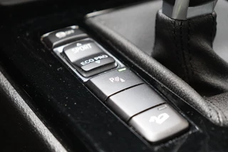 BMW X2 xDrive20i High Executive M Sport Pakket Automaat  / Navigatiesysteem Plus / Leder / Panoramadak / Achteruitrijcamera / Stoelverwarming / Climate Control / Hifi / Shadow Line / Parkeersensoren voor+achter / Extra Getint Glas / 19 Inch / 35