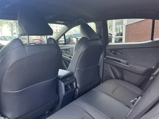 Toyota C-HR+ First Edition 77 kWh PREMIUM KLEUR EL-ACHTERKLEP BLIND-SPOT CLIMA STOEL/STUURVERWARMING APPLE/ANDROID / 9