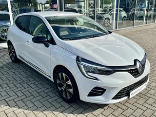 Renault Clio 1.0 TCe 90 Evolution  | Lichtmetaal | Parkeersensoren | Dodehoek | Navigatie | Airco | Cruise Control | Chrome Pakket | Elektrische Ramen | Getint Glas | NL Auto | BTW Auto | Apple CarPlay/Android Auto / 50
