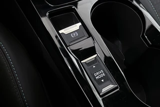 Peugeot e-2008 EV Allure Pack 50 kWh Stoelverwarming Camera Apple CarPlay / 37