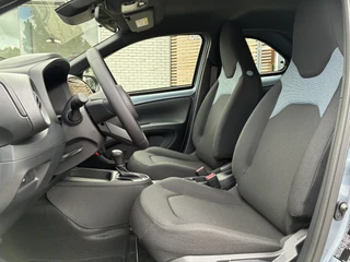 Toyota Aygo X HYBRID 115 PLAY NIEUW & DIRECT LEVERBAAR!!! APPLE/ANDROID CLIMA AD-CRUISE CAMERA 17" LM-VELGEN / 13