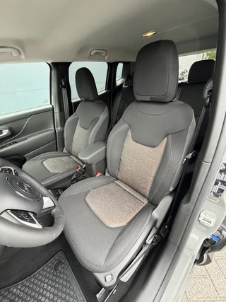 Jeep Renegade 4xe 240 Plug-in Hybrid Electric Trailhawk (Navigatie - LED - Keyless Entry - Parkeersensoren V+A - Automatische Airco - 4WD - 17" incl 4S - Dodehoek detectie) / 13