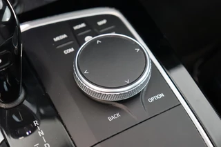 BMW 2 Serie Gran Coupé 218i High Executive M Sport Pakket Automaat  / Live Cockpit Professional / Panoramadak / Stoelverwarming / 18 Inch / Climate Control / Parkeersensoren / Bluetooth / DAB / Cruise Control / Lichtpakket / Extra Getint Glas / LED / 21