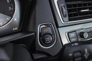 BMW 2-serie Cabrio 220i Sport | Origineel NL | Cruise control | Stoelverwarming | Xenon | Sportstoelen | HiFi audio | Navigatie Professional | Sportstuur | Chrome Line | Keyless entry / 36