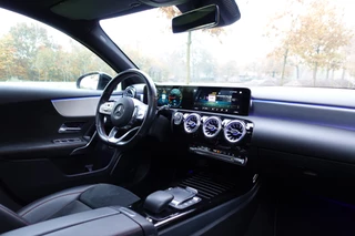 Mercedes-Benz A-Klasse 250 e Business Solution AMG Limited Pano / 26