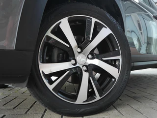 Peugeot 2008 1.2 PureTech GT-line | 110PK | Trekhaak | Achteruitrijcamera | 17 inch lichtmetalen velgen | Apple carplay/Andriod auto | Dakrails | Climate control | Cruise control / 34