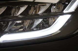 Land Rover Discovery 3.0 Si6 HSE Luxury 7p. | LUXURY PACK | STUURVERWARMING | ACHTERBANKVENTILATIE | MASSAGE | HEAD UP | 360 CAMERA | TREKHAAK / 28