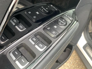 Kia Niro 1.6 GDi Hybrid ExecutiveLine | Dodehoekdetectie | Lederen bekleding | Stoelverwarming en ventilatie | 18 inch  LM-velgen | Elektr. stoel | Parkeercamera | / 28
