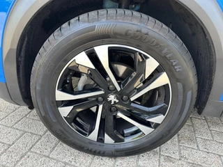 Peugeot 2008 1.2 Turbo 130 PK Allure Pack | Trekhaak 1200 KG | Navigatie | 3D Virtual Cockpit | Stoelverwarming | LED Verlichting | Half Lederen Bekleding | Keyless Start | Climate Control | Cruise Control | 17 Inch Lichtmetalen Velgen | / 45