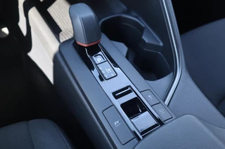 Toyota C-HR 1.8 HYBRID 140 DYNAMIC NL-AUTO 1E-EIG CAMERA PARK-SENSOREN KEYLESS BSM LED APPLE/ANDROID 18'' LM-VELGEN / 33