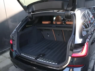BMW 3-serie Touring 330i High Executive Edition | M SPORT | LEDER |  PANO-DAK | 360° CAMERA | CRUISE | APPLE CARPLAY | STOELVERW. | / 17
