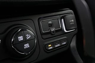 Jeep Renegade 4xe 240 Plug-in Hybrid Electric S LED Leder Stoelverwarming Trekhaak Camera Kenwood / 40