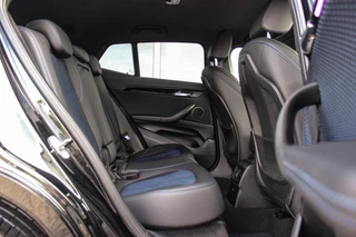 BMW X2 sDrive20i High Executive Edition | M-sport | Driving Assistant Plus | Camera | Apple Carplay | File assistent | Active cruise control | Park Assistant | DAB | Sportstoelen | LED / 19