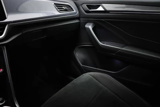 Volkswagen T-Roc 1.5 TSI Style | IQ LIGHT | STOELVERWARMING | CLIMA | APP CONNECT | DAB | PDC / 38
