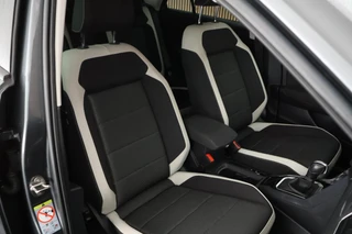 Volkswagen T-Roc 1.5 TSI 150pk DSG Sport Trekhaak Virtual cockpit Adaptive cruise Stoelverwaming PDC / 2