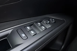Peugeot 3008 1.2T Allure | 130PK | Trekhaak | Stoelverwarming | Parkeercamera | Parkeersensoren Voor & Achter | / 19