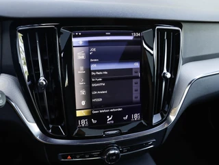 Volvo V60 T8 Recharge AWD R-Design Pano | HarmanKardon | Ak. Glas | Trekhaak | Head Up / 13