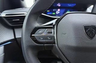 Peugeot e-2008 EV GT 54 kWh | Achteruitrijcamera | Dakrails | Cruise control | Climate control | Navigatie | Stof/lederen bekleding | 16" lichtmetalen velgen | Apple/Android carplay | 400km WLTP | 100% Elektrisch / 18