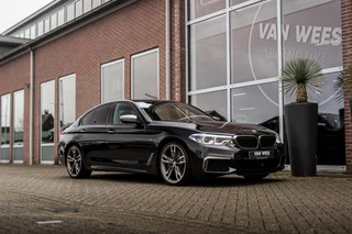 BMW 5-serie M550d xDrive High Executive | 2e eigenaar | Driving Assistant Plus | Innovation pakket | Stoelverwarming & -ventilatie | Stuurverwarming | Harman-kardon | 360 camera / 9