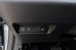 Jeep Avenger Summit 54 kWh | Camera | Apple carplay/Android auto | Voorruitverwarming | Climate control / 32