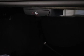 BMW 3 Series 330e M-Sport / 20