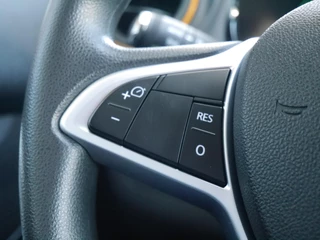 Dacia Spring Expression 27 kWh | Achteruitrijcamera | Parkeersensoren achter | Lichtmetalen velgen | Airco | Navigatiesysteem | Bluethooth | Elektrisch bedienbare ramen / 18