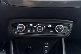 Opel Crossland 1.2 Turbo Elegance 110 PK | Navigatie | Climate control | Camera | Extra getint glas | AGR Stoel | Lichtmetalen velgen / 25