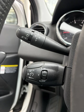 Peugeot 5008 1.2T 130pk Style 7p. | Dealeronderhouden | Trekhaak | Achteruitrijcamera | Panoramadak | Zeer nette staat / 14