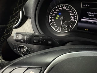 Mercedes-Benz B-Class 180 Ambition Nederlandse auto/ Trekhaak/ Parkeersensoren voor en achter/ Set winterbanden / 18