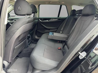 BMW 5-serie Touring 530i xDrive / Panoramadak / M-sport / 17