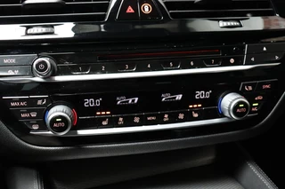 BMW 5 Series Touring 520i High Executive M Sport Pakket Automaat  / Navigatiesysteem Professional / Panoramadak / Comfortstoelen / Driving Assistant Plus / 19 Inch / Stoelverwarming voor+achter / Achteruitrijcamera / Hifi / Adaptieve LED-koplampen / Leder / DAB / 24