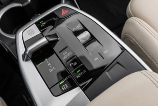 BMW X1 xDrive25e Frozen Grey l Pano l Trekhaak l Harman Kardon l Leder l 360° Camera / 20