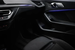 BMW 1-serie 118i Executive Edition | HALF LEDER | DAB | APPLE | DRAADLOZE LADER | CAMERA | 17" / 34