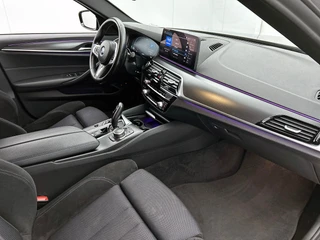 BMW 5-serie 545e xDrive M Sport | Camera | Adaptive Cruise | Stoelverwarming | / 14