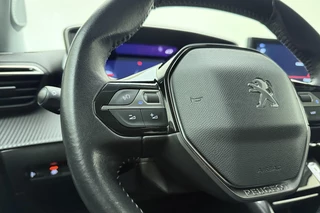 Peugeot 2008 1.2 PureTech Blue Lease Allure 130 PK | Handgeschakeld | Trekhaak | Navigatie | Climate Control | Airco | Cruise Control | Camera | Licht Metalen Velgen / 25